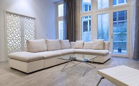 Ausone Beautiful Loft Apartment In Historical Center + Terrace And Parking